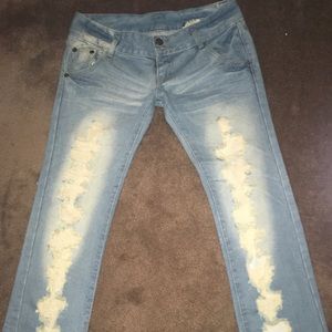 DISTRESSED SKINNY JEANS